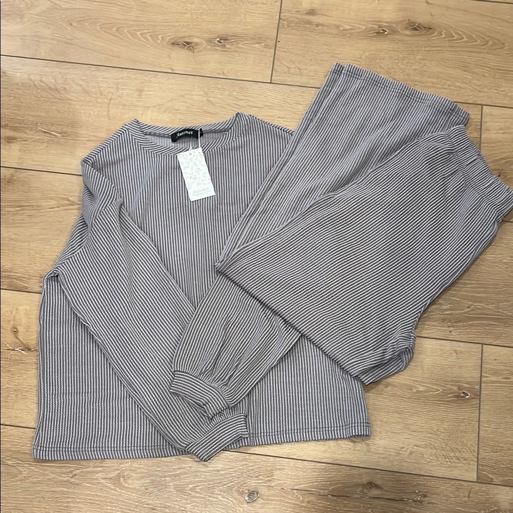 Women’s Striped Long Sleeve Top and Pants Loungewear Set – Size Small